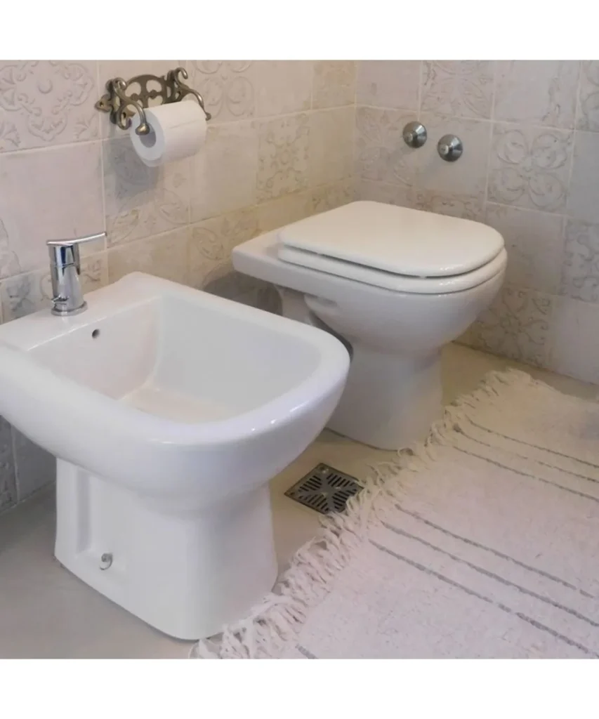 INODORO CORTO FERRUM BARI BLANCO IKCM ambientacion